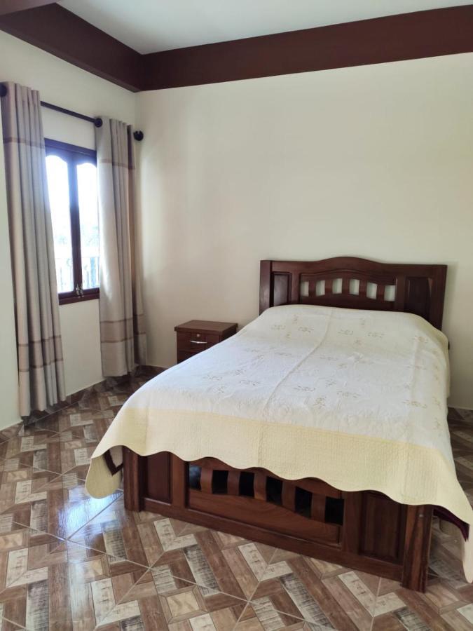 Hostal Dinosaurio Torotoro Екстер'єр фото